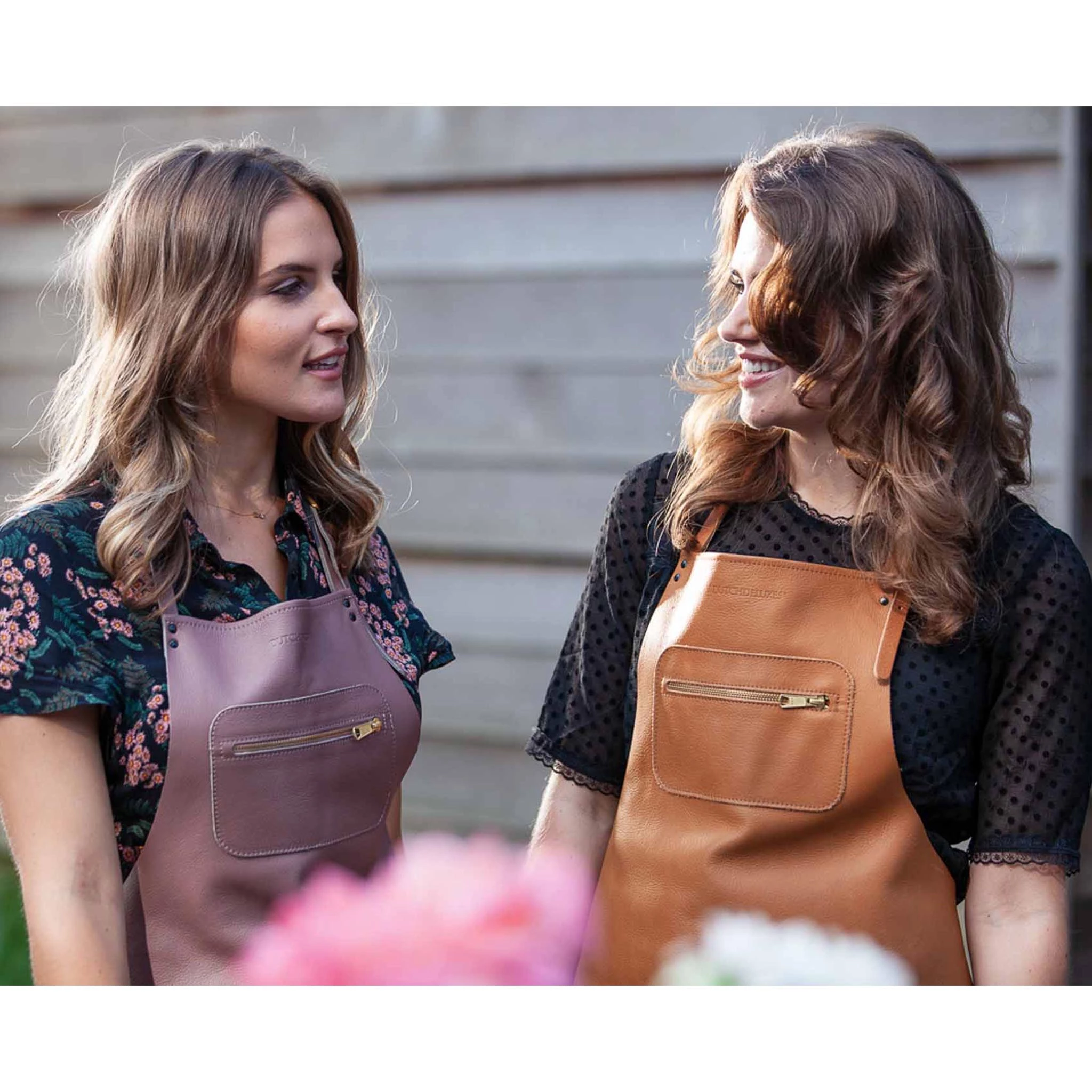 Dutchdeluxes Leather Zipper Apron In Classic Brown Cookware 8 Dutchdeluxes Leather Zipper Apron In Classic Brown Cookware